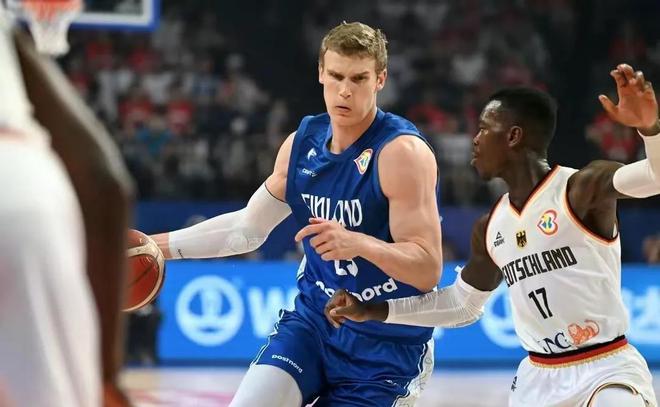 滑赛事中的 滑赛事中的